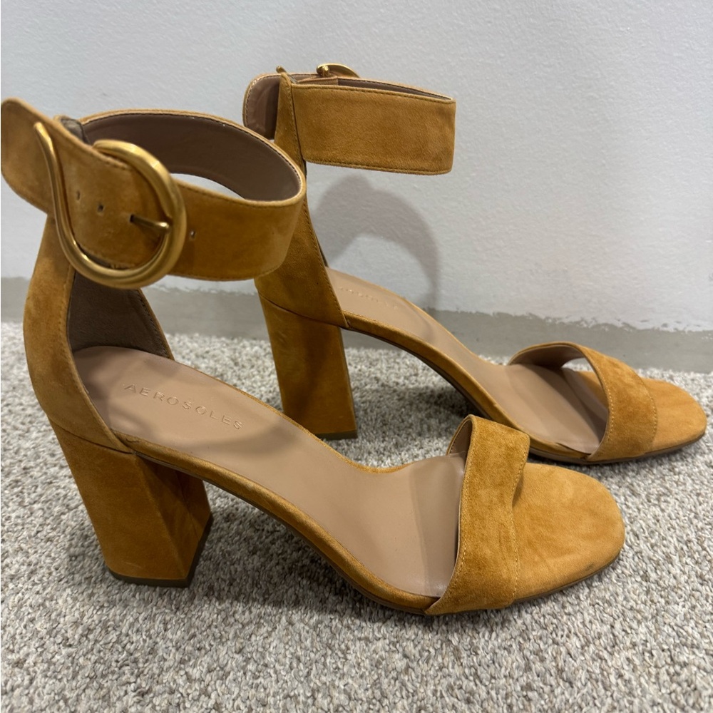 Brand New AEROSOLES Mustard Suede Block Heels